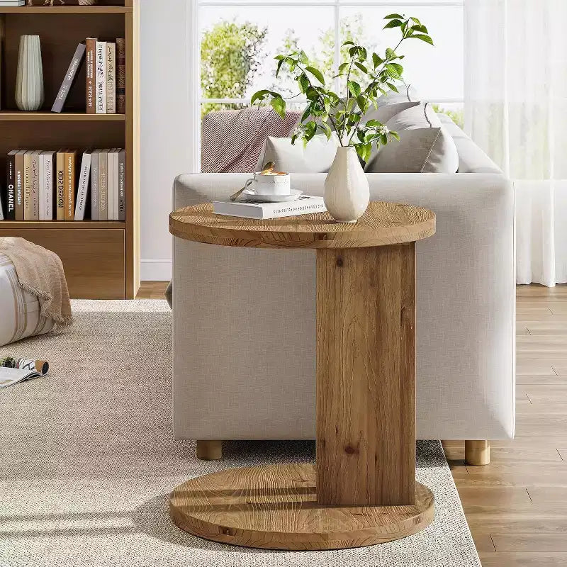 Tavolino rotondo a C in legno massello marrone con ripiano inferiore