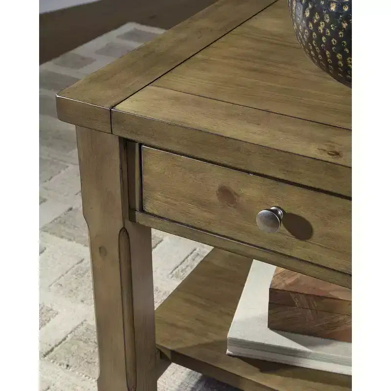 Tavolino d'appoggio rettangolare marrone con cassetto e ripiano inferiore, 1 posto