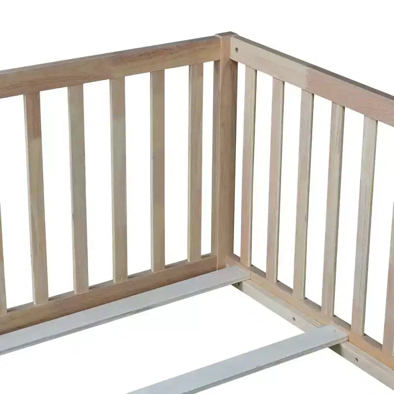 Lettino a pavimento per bambini con sponde alte e cancelletto, 1 bambino